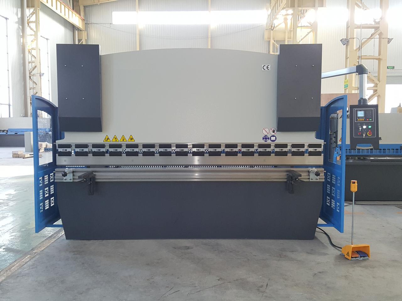 Wc67k 100 Ton 200 Ton Hydraulische Cnc Persremmachine voor het Staalplaat van het Ijzermetaal