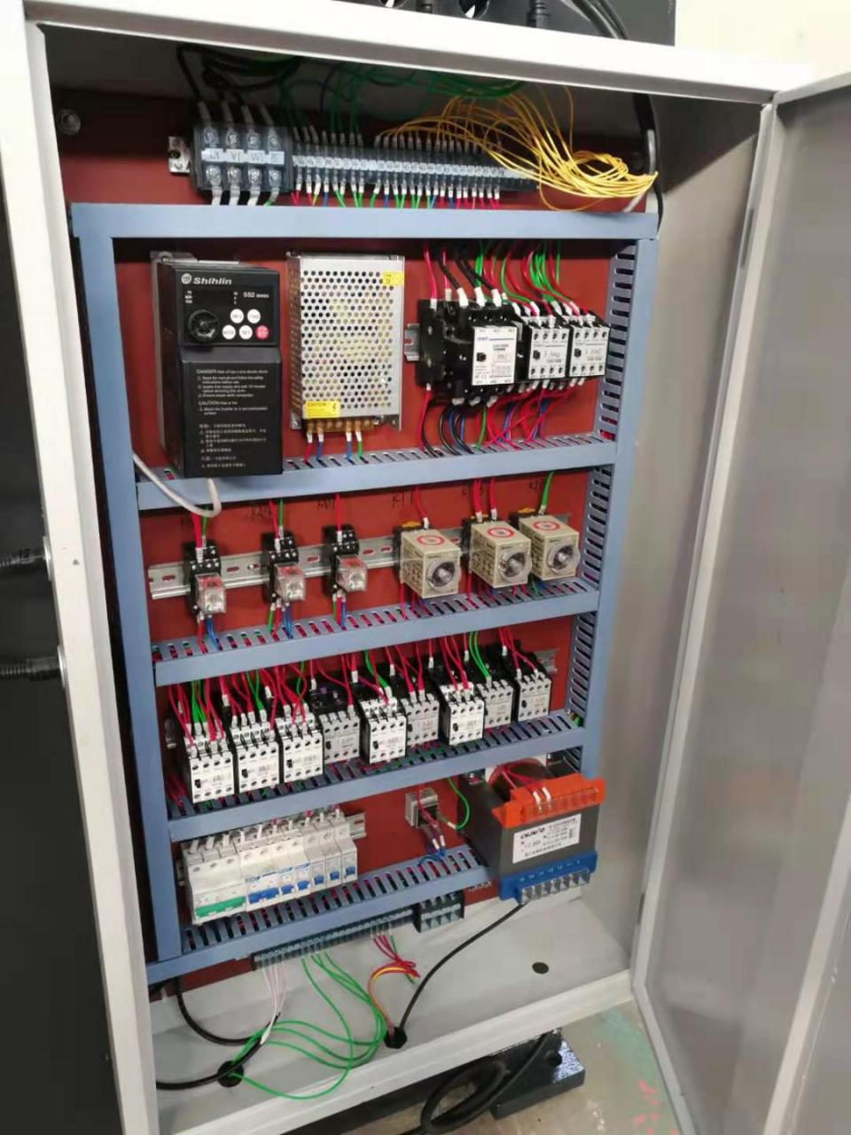 Wc67y-160 4000 Hydraulic Press Brake Cnc Metal Bending Machine For 4000mm Width Steel Wc67y-160 4000 Hydraulische Cnc van de Persrem Metaal Buigende Machine voor 4000mm Breedtestaal