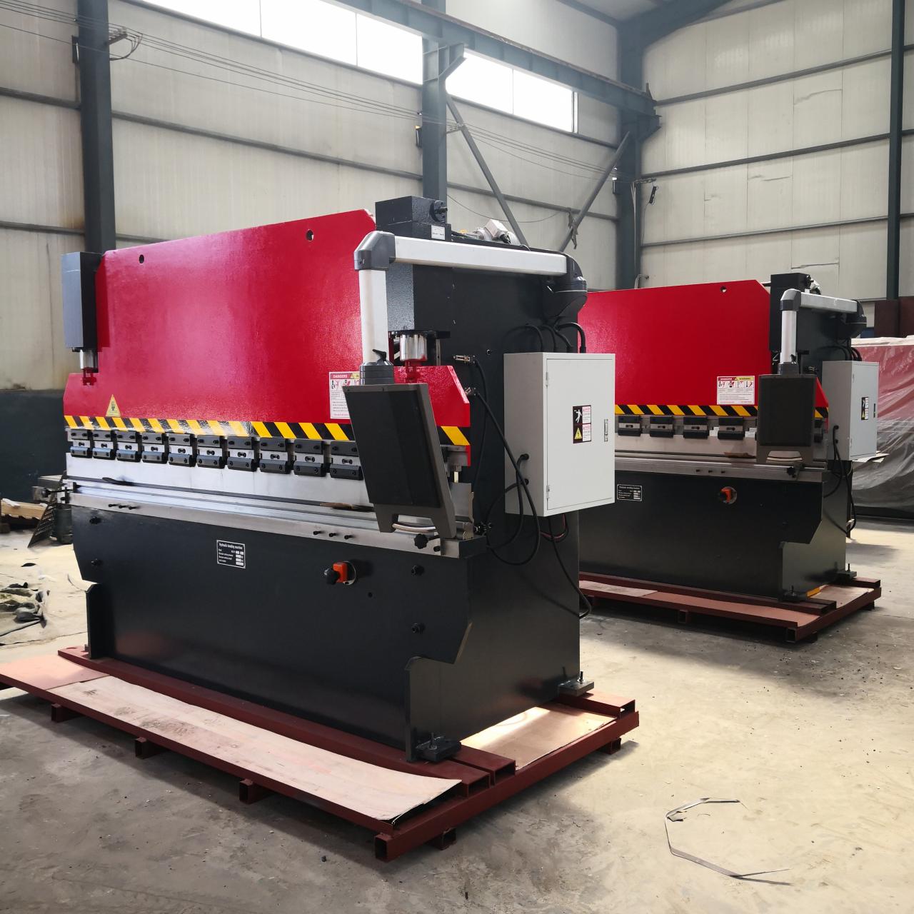 Wc67y-160 4000 Hydraulic Press Brake Cnc Metal Bending Machine For 4000mm Width Steel Wc67y-160 4000 Hydraulische Cnc van de Persrem Metaal Buigende Machine voor 4000mm Breedtestaal